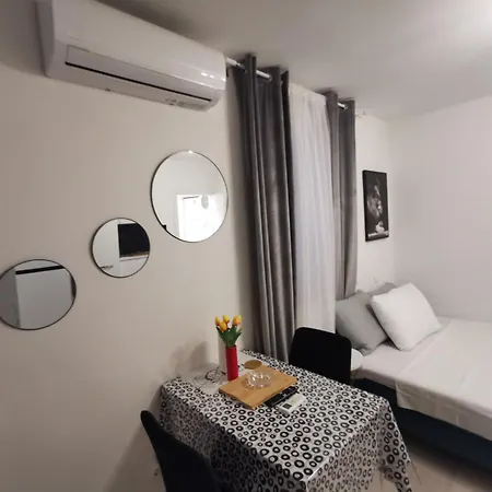 شقة Maretico